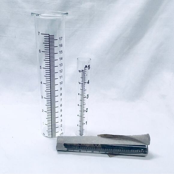 Glass Graduated Cylinders - Picture 1 of 5